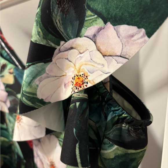 Alexia Admor Red and Green Floral One-Shoulder Dress - Picture 8 of 9